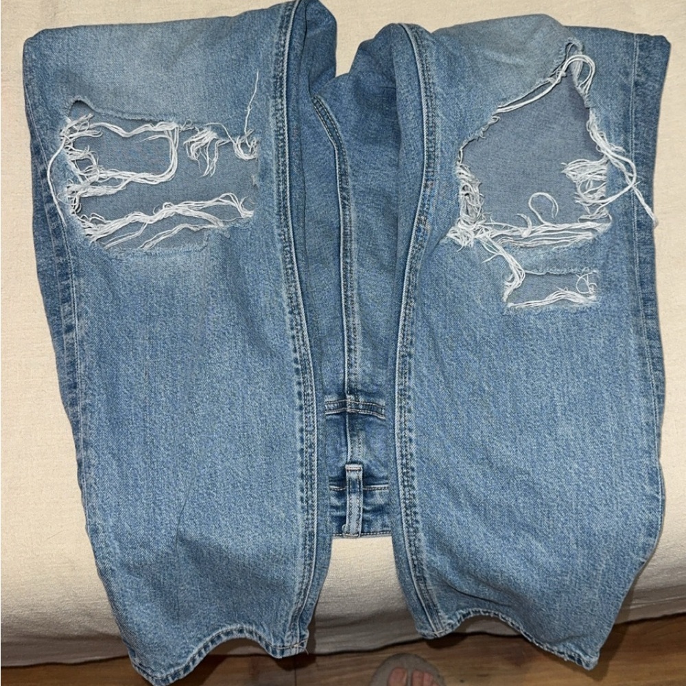Womans mom jeans Distressed Blue Jeans